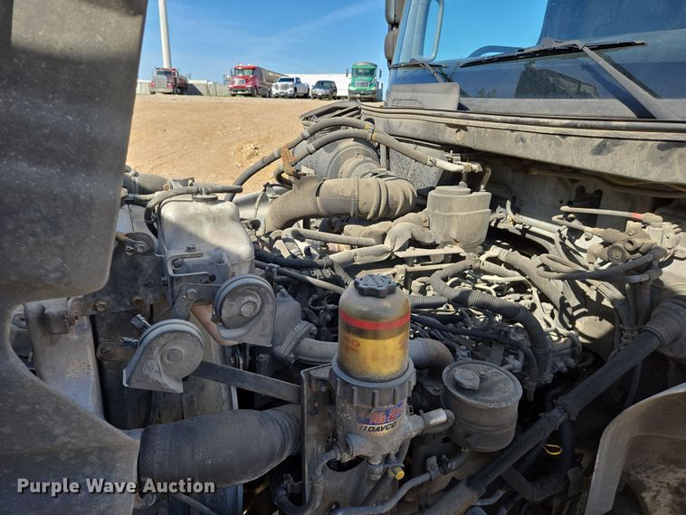 image for item EJ7495 2015 Hino 268 box truck