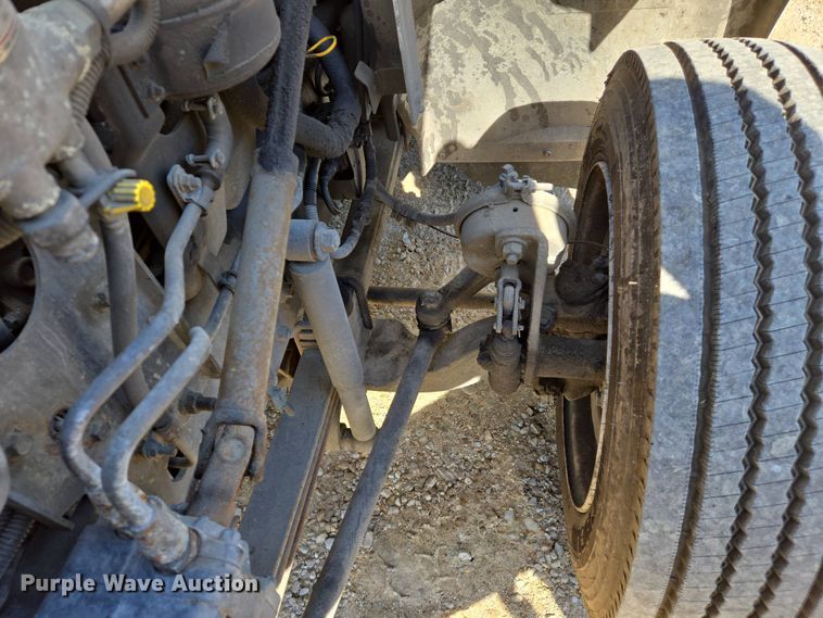 image for item EJ7495 2015 Hino 268 box truck