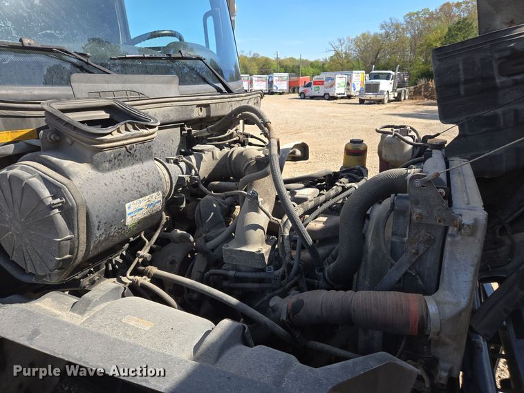 image for item EJ7495 2015 Hino 268 box truck