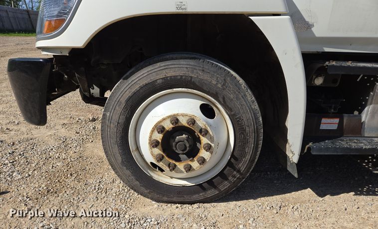 image for item EJ7495 2015 Hino 268 box truck