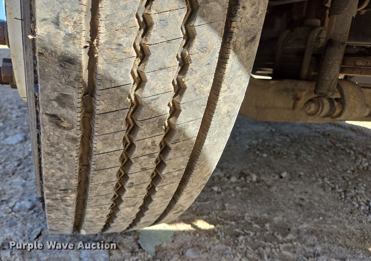 image for item EJ7495 2015 Hino 268 box truck