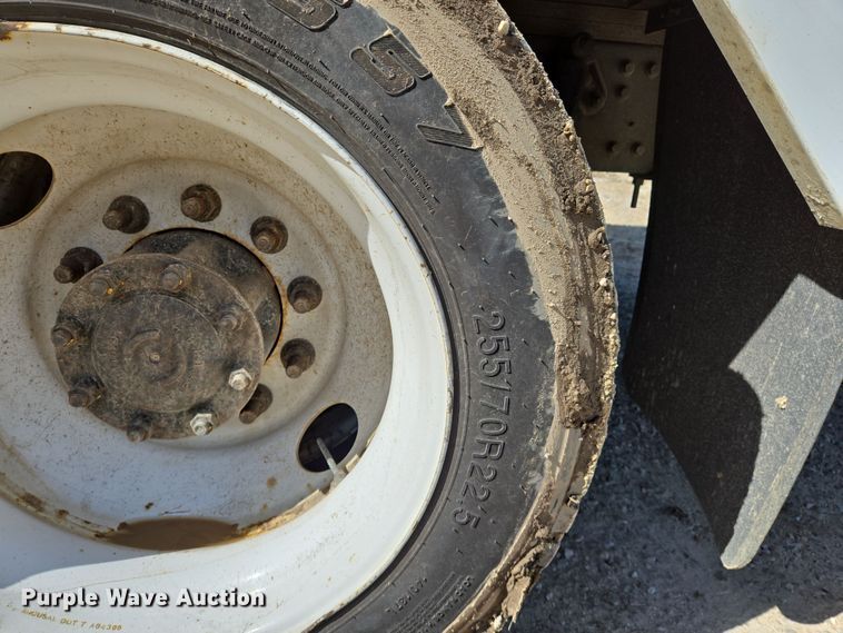 image for item EJ7495 2015 Hino 268 box truck