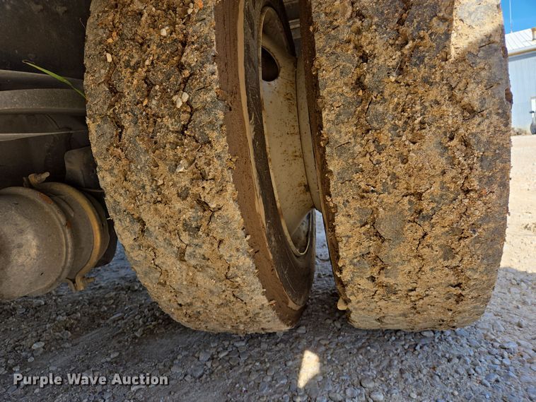 image for item EJ7495 2015 Hino 268 box truck