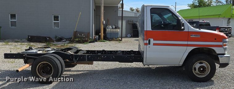 image for item EJ7509 2017 Ford E450 van cab and chassis