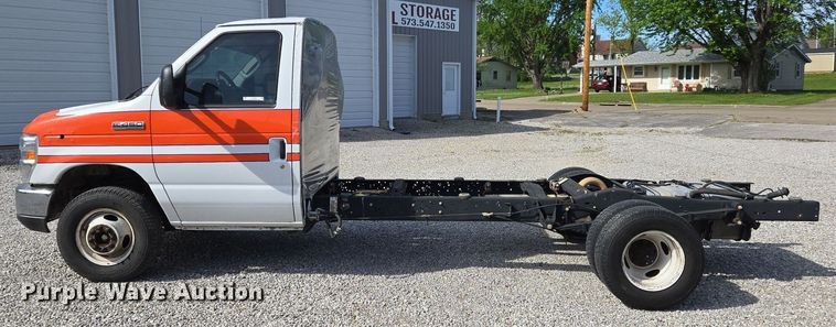 image for item EJ7509 2017 Ford E450 van cab and chassis
