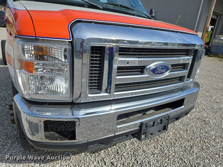 image for item EJ7509 2017 Ford E450 van cab and chassis