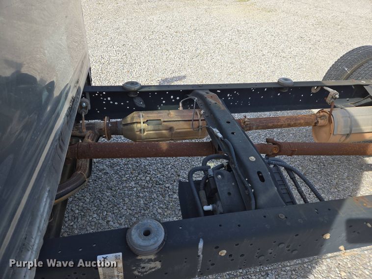 image for item EJ7509 2017 Ford E450 van cab and chassis