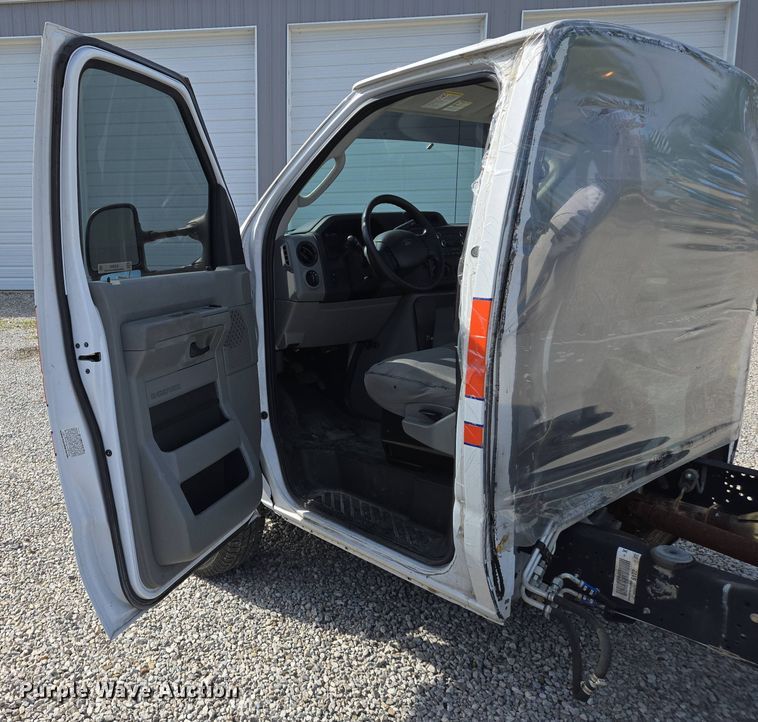 image for item EJ7509 2017 Ford E450 van cab and chassis