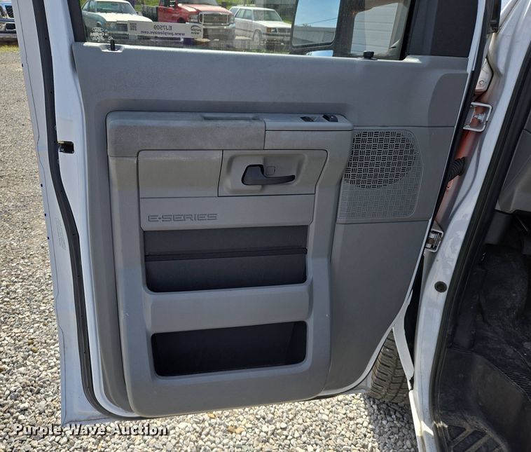 image for item EJ7509 2017 Ford E450 van cab and chassis