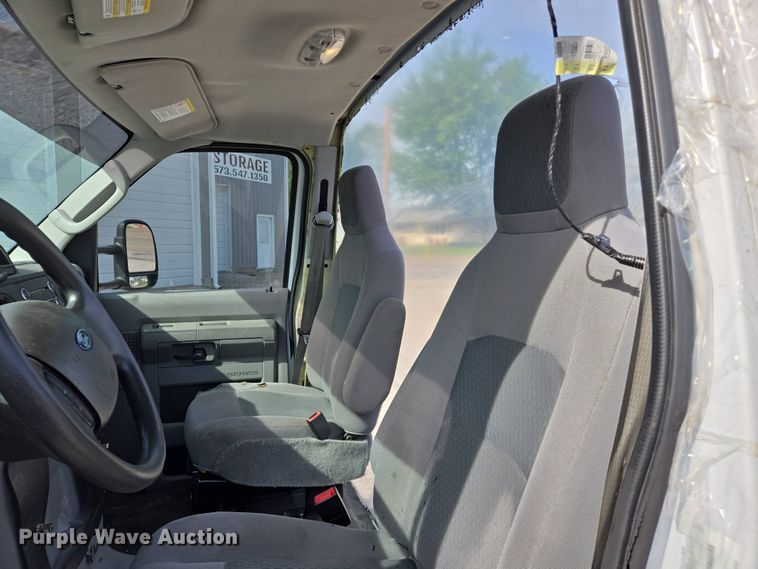 image for item EJ7509 2017 Ford E450 van cab and chassis