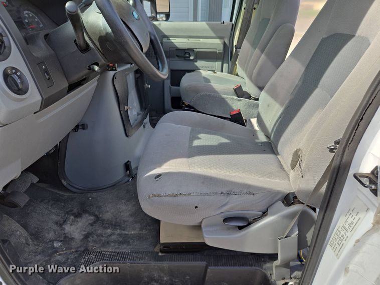 image for item EJ7509 2017 Ford E450 van cab and chassis