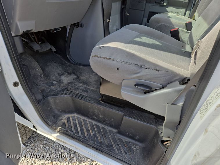 image for item EJ7509 2017 Ford E450 van cab and chassis