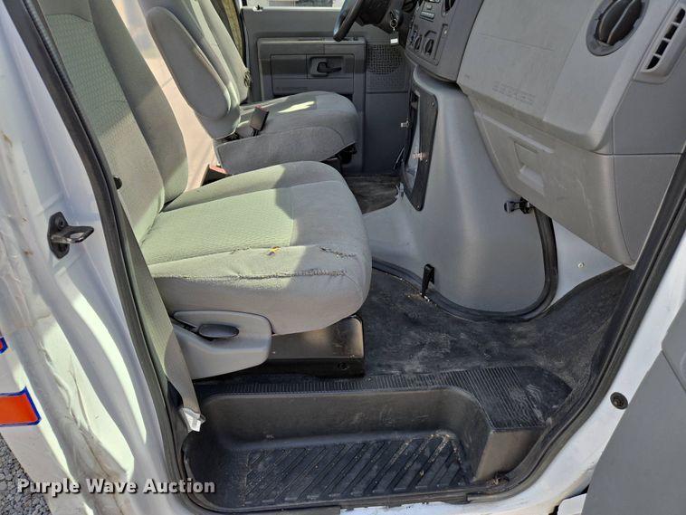 image for item EJ7509 2017 Ford E450 van cab and chassis