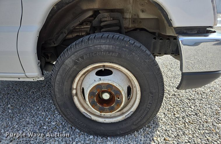 image for item EJ7509 2017 Ford E450 van cab and chassis