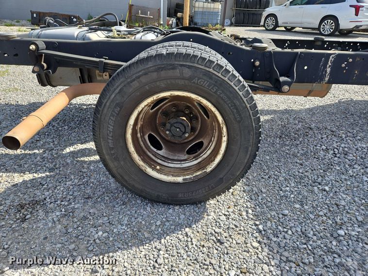 image for item EJ7509 2017 Ford E450 van cab and chassis