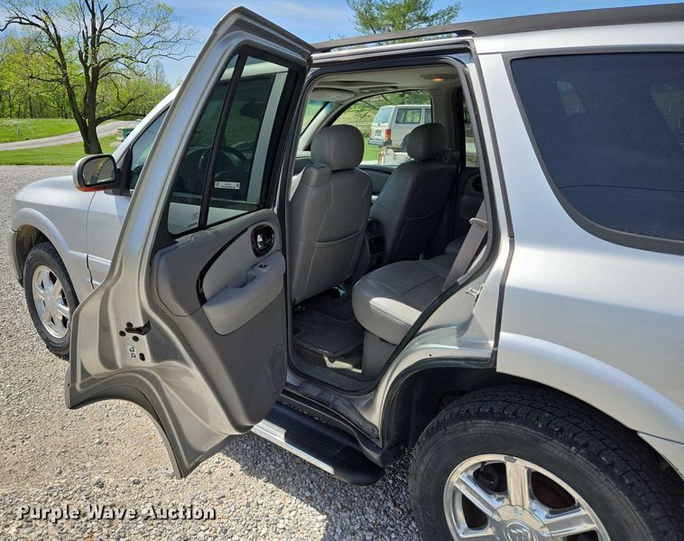 image for item EJ7511 2005 Buick Rainier CXL SUV