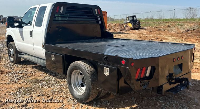 image for item EJ8626 2016 Ford F350 Super Duty XL SuperCab flatbed truck