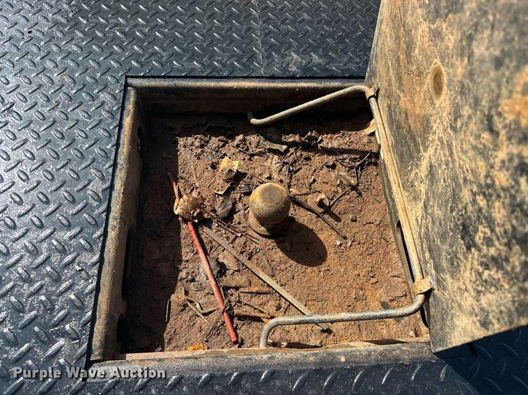 image for item EJ8626 2016 Ford F350 Super Duty XL SuperCab flatbed truck