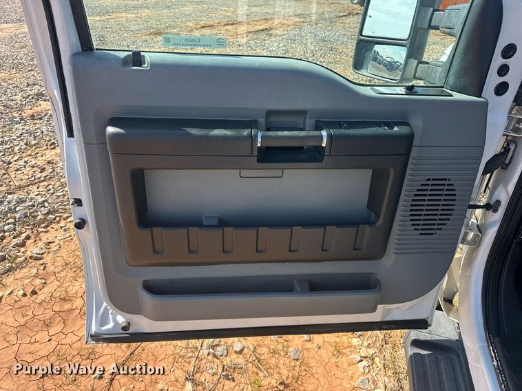 image for item EJ8626 2016 Ford F350 Super Duty XL SuperCab flatbed truck