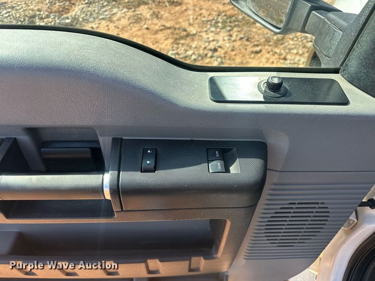 image for item EJ8626 2016 Ford F350 Super Duty XL SuperCab flatbed truck