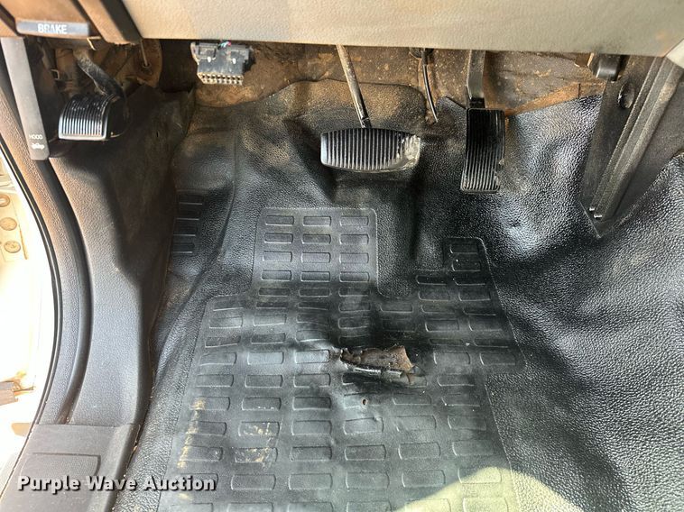 image for item EJ8626 2016 Ford F350 Super Duty XL SuperCab flatbed truck