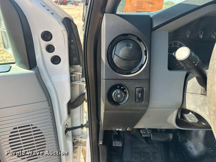 image for item EJ8626 2016 Ford F350 Super Duty XL SuperCab flatbed truck