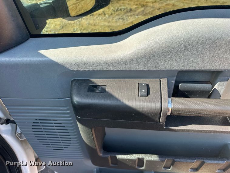 image for item EJ8626 2016 Ford F350 Super Duty XL SuperCab flatbed truck