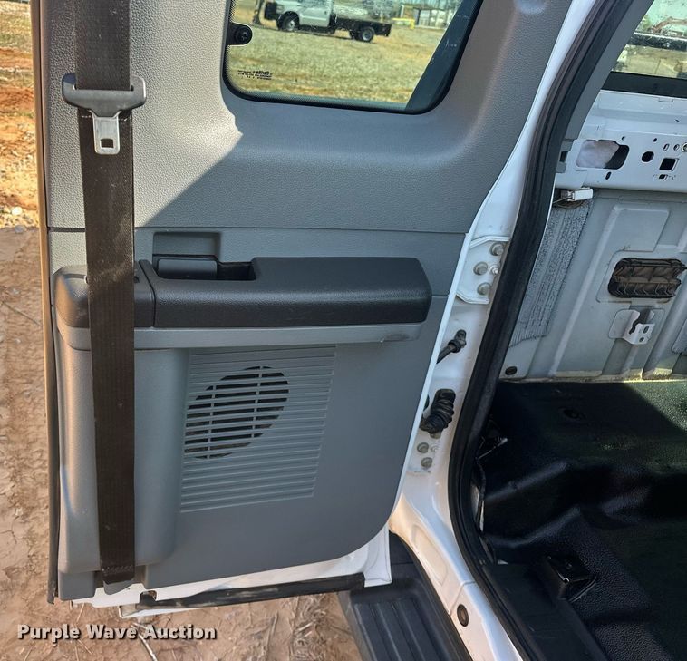 image for item EJ8626 2016 Ford F350 Super Duty XL SuperCab flatbed truck