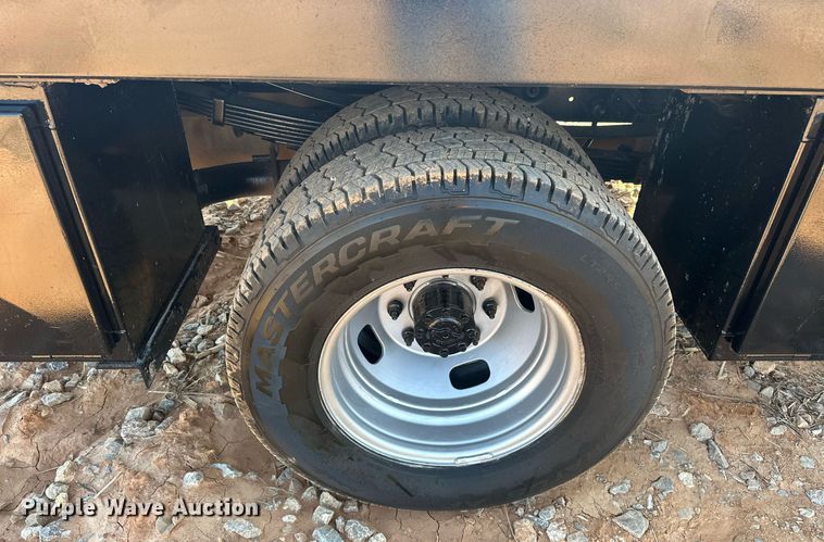 image for item EJ8626 2016 Ford F350 Super Duty XL SuperCab flatbed truck