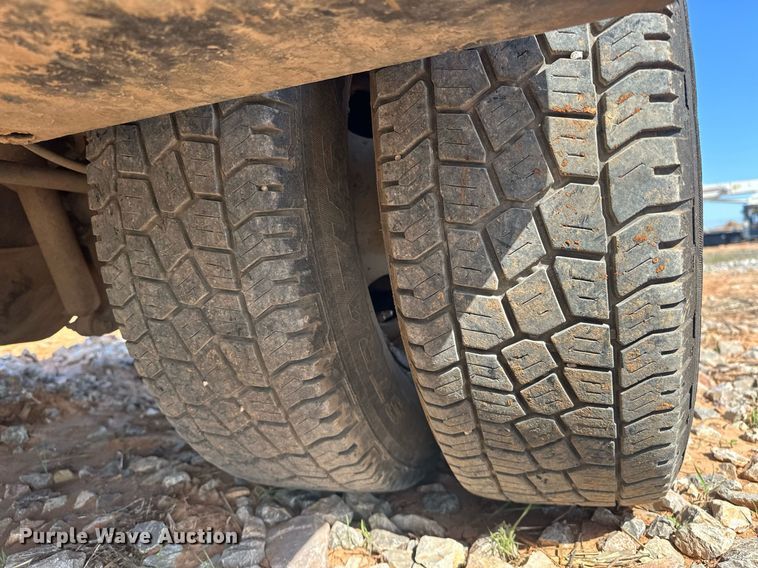 image for item EJ8626 2016 Ford F350 Super Duty XL SuperCab flatbed truck