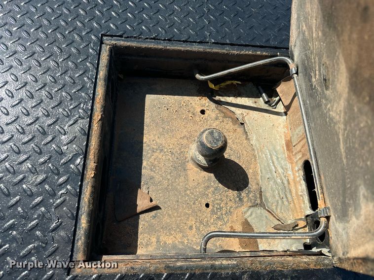 image for item EJ8627 2016 Ford F350 Super Duty XL flatbed pickup truck