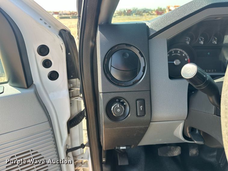 image for item EJ8627 2016 Ford F350 Super Duty XL flatbed pickup truck