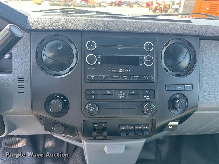 image for item EJ8627 2016 Ford F350 Super Duty XL flatbed pickup truck