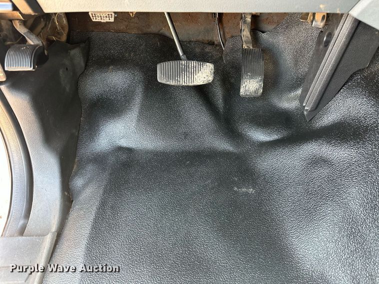 image for item EJ8627 2016 Ford F350 Super Duty XL flatbed pickup truck