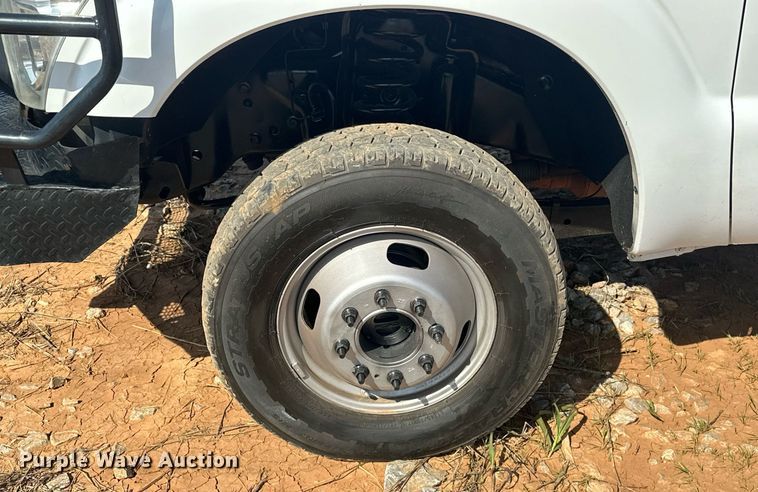 image for item EJ8627 2016 Ford F350 Super Duty XL flatbed pickup truck