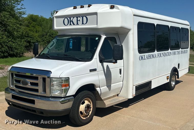 image for item EJ8682 2014 Glaval E450 shuttle bus