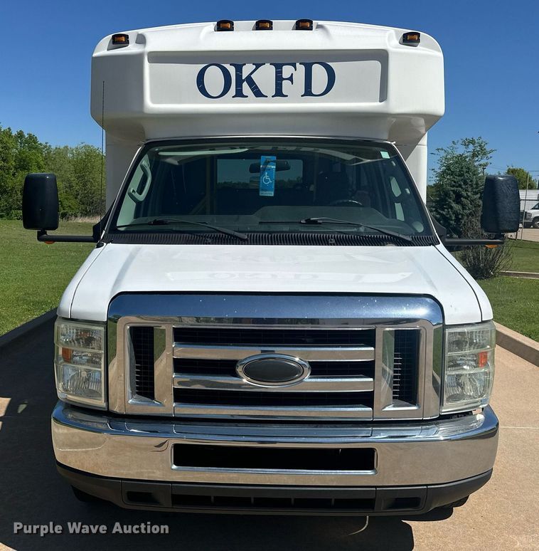 image for item EJ8682 2014 Glaval E450 shuttle bus