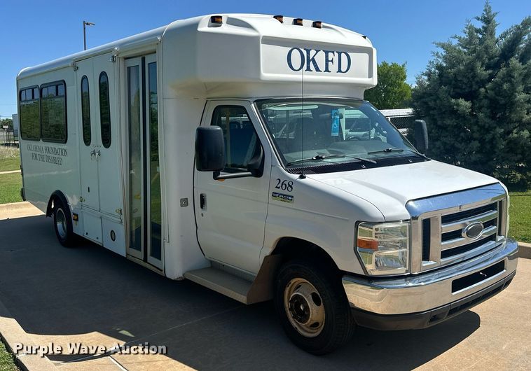 image for item EJ8682 2014 Glaval E450 shuttle bus