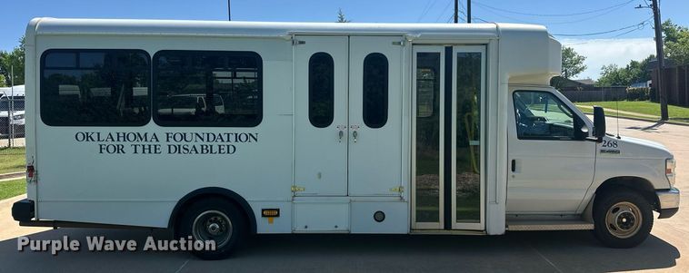 image for item EJ8682 2014 Glaval E450 shuttle bus