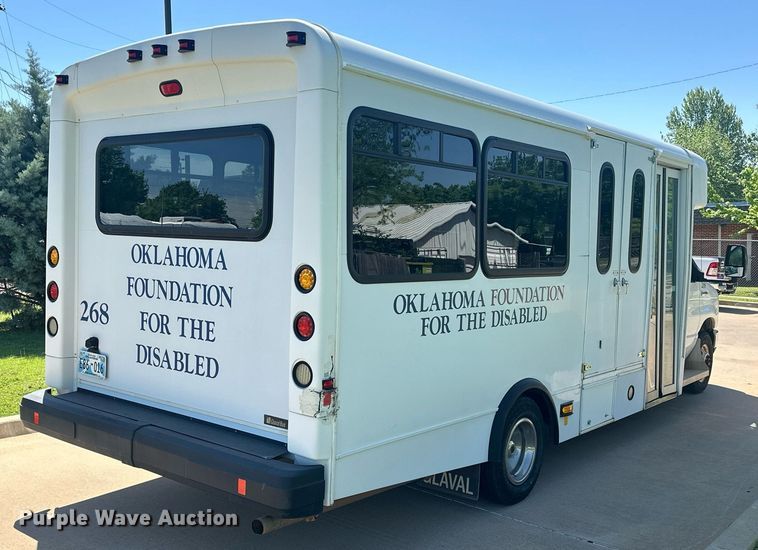 image for item EJ8682 2014 Glaval E450 shuttle bus