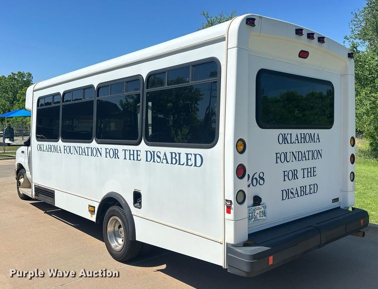 image for item EJ8682 2014 Glaval E450 shuttle bus