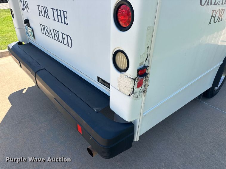 image for item EJ8682 2014 Glaval E450 shuttle bus