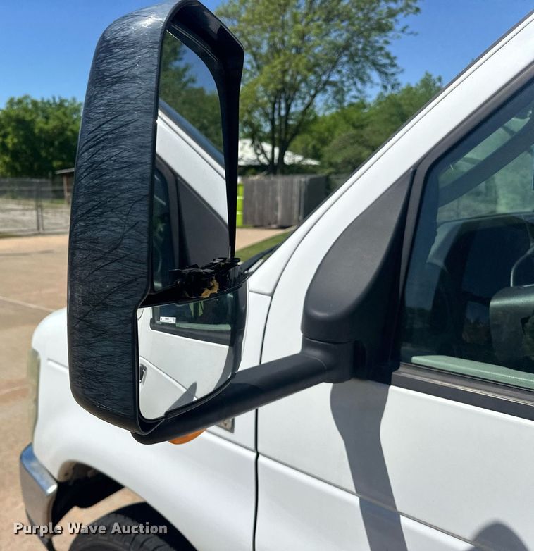 image for item EJ8682 2014 Glaval E450 shuttle bus