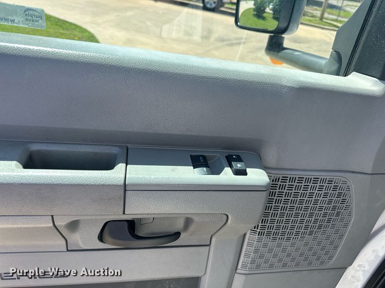 image for item EJ8682 2014 Glaval E450 shuttle bus