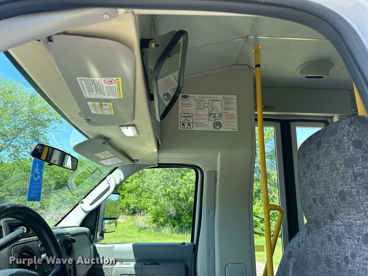 image for item EJ8682 2014 Glaval E450 shuttle bus