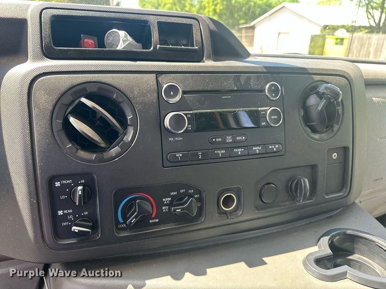 image for item EJ8682 2014 Glaval E450 shuttle bus