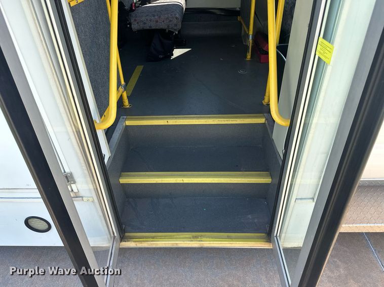 image for item EJ8682 2014 Glaval E450 shuttle bus