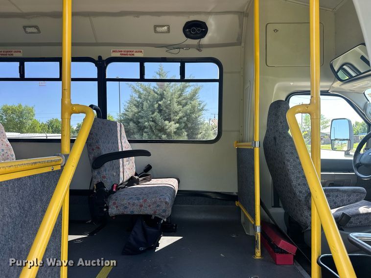 image for item EJ8682 2014 Glaval E450 shuttle bus