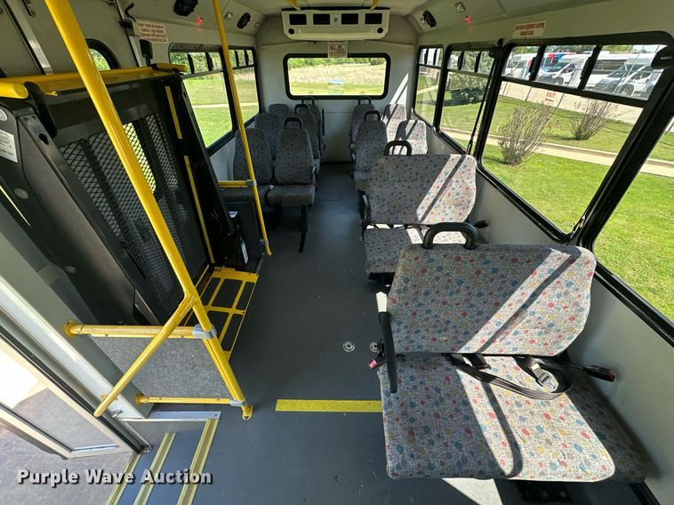 image for item EJ8682 2014 Glaval E450 shuttle bus