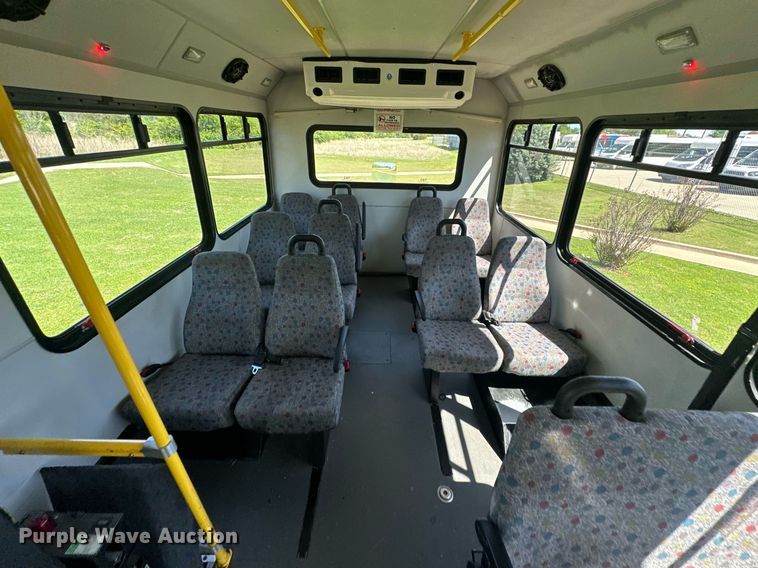 image for item EJ8682 2014 Glaval E450 shuttle bus